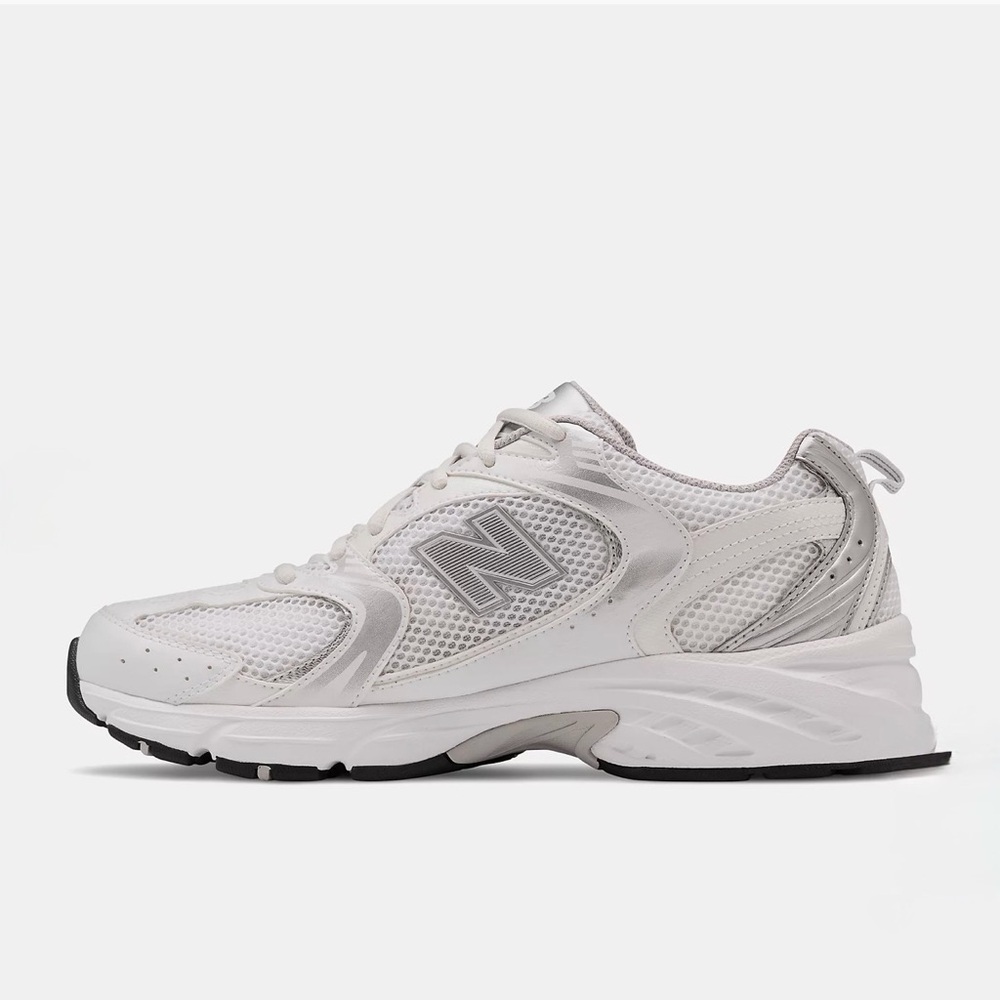 New Balance 530 Women’s Sneakers – White/Silver Metallic, Size US 5, New - Picture 4 of 9